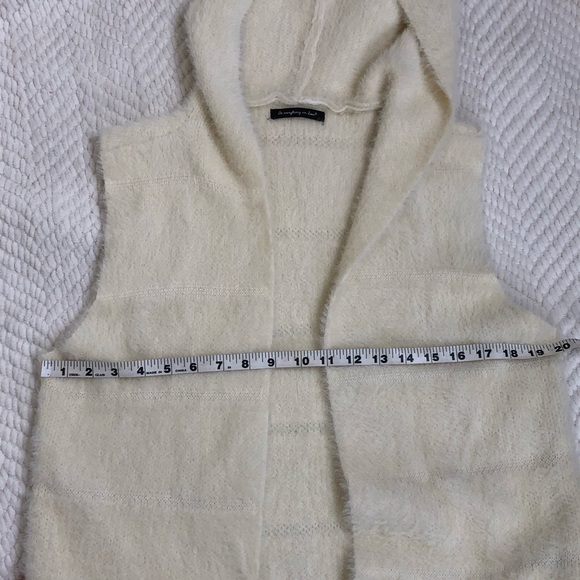 Do Everything In Love White Fuzzy Hooded Vest - Picture 8 of 8